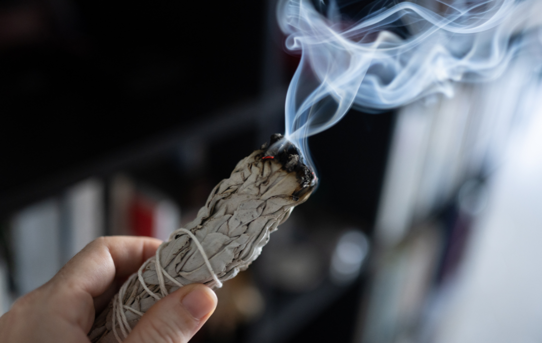 Vydymovanie-vykurovadlo-biela šalvia-očista priestoru-rituál-Anjelka 