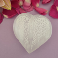 Selenitové srdce biele s bielymi anjelskými krídlami